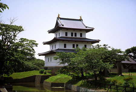 800px-MatsumaeCastle.jpg