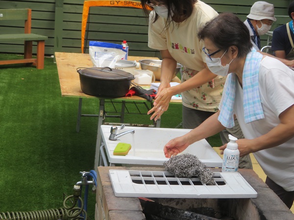 煮る、焼く、蒸す、すべてを一台で 双葉工業　ステンレスダッチオーブン 本格調理 煮る、焼く、蒸す、すべてを一台で 双葉工業ステンレス